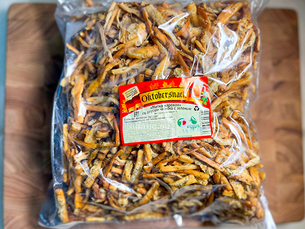 Нитка ЖАРЕНАЯ "Чеснок с зеленью" Oktobersnack 1 кг (сырный продукт) в Муроме